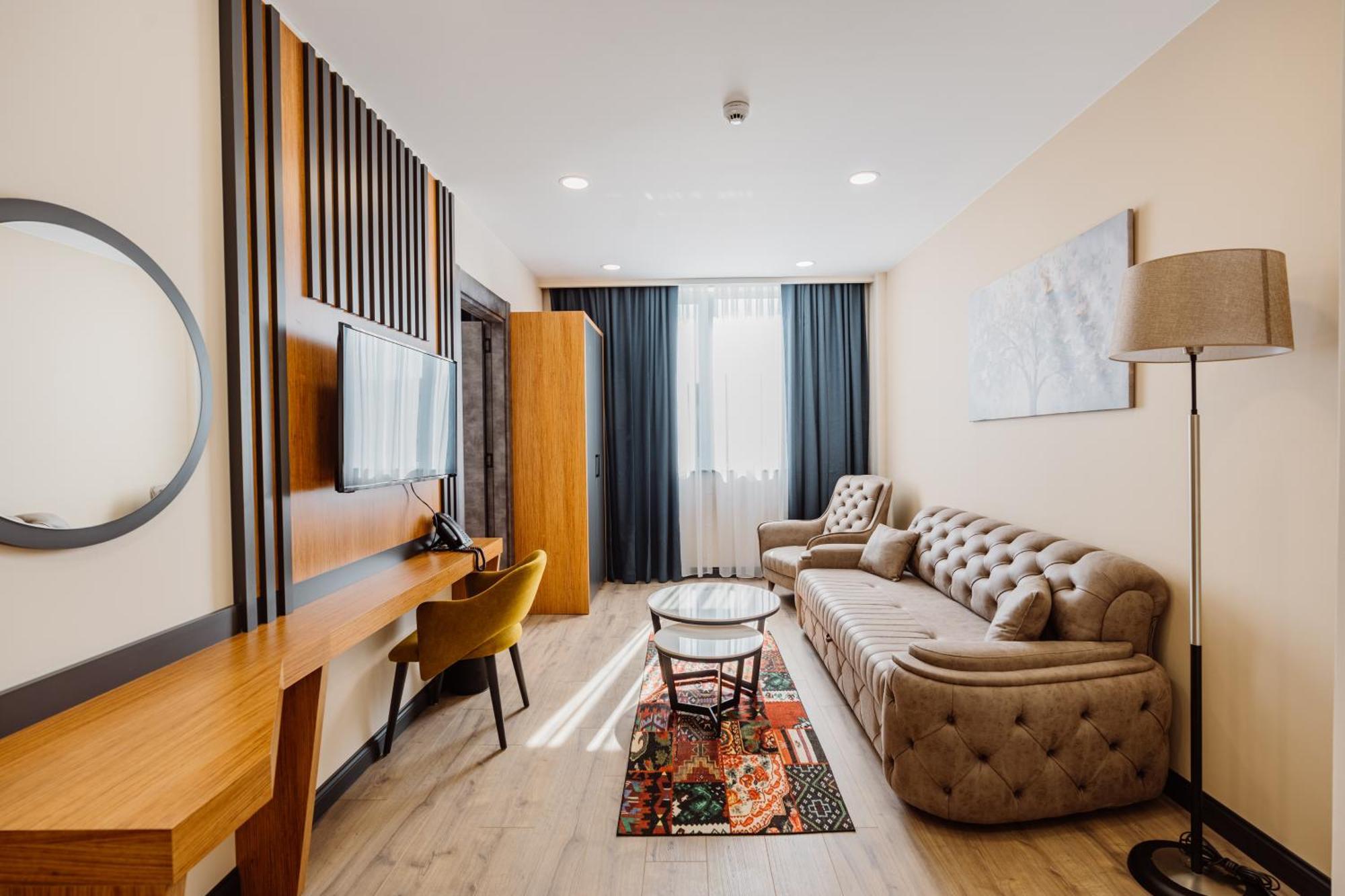 Best Western Plus Batumi Esterno foto