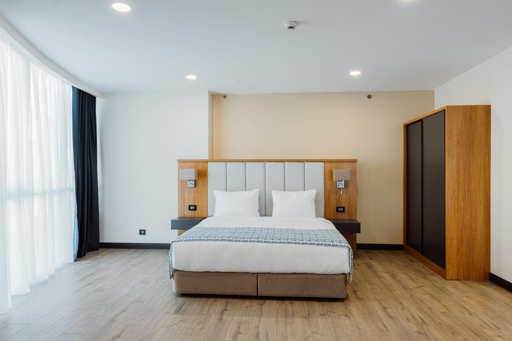 Best Western Plus Batumi Esterno foto