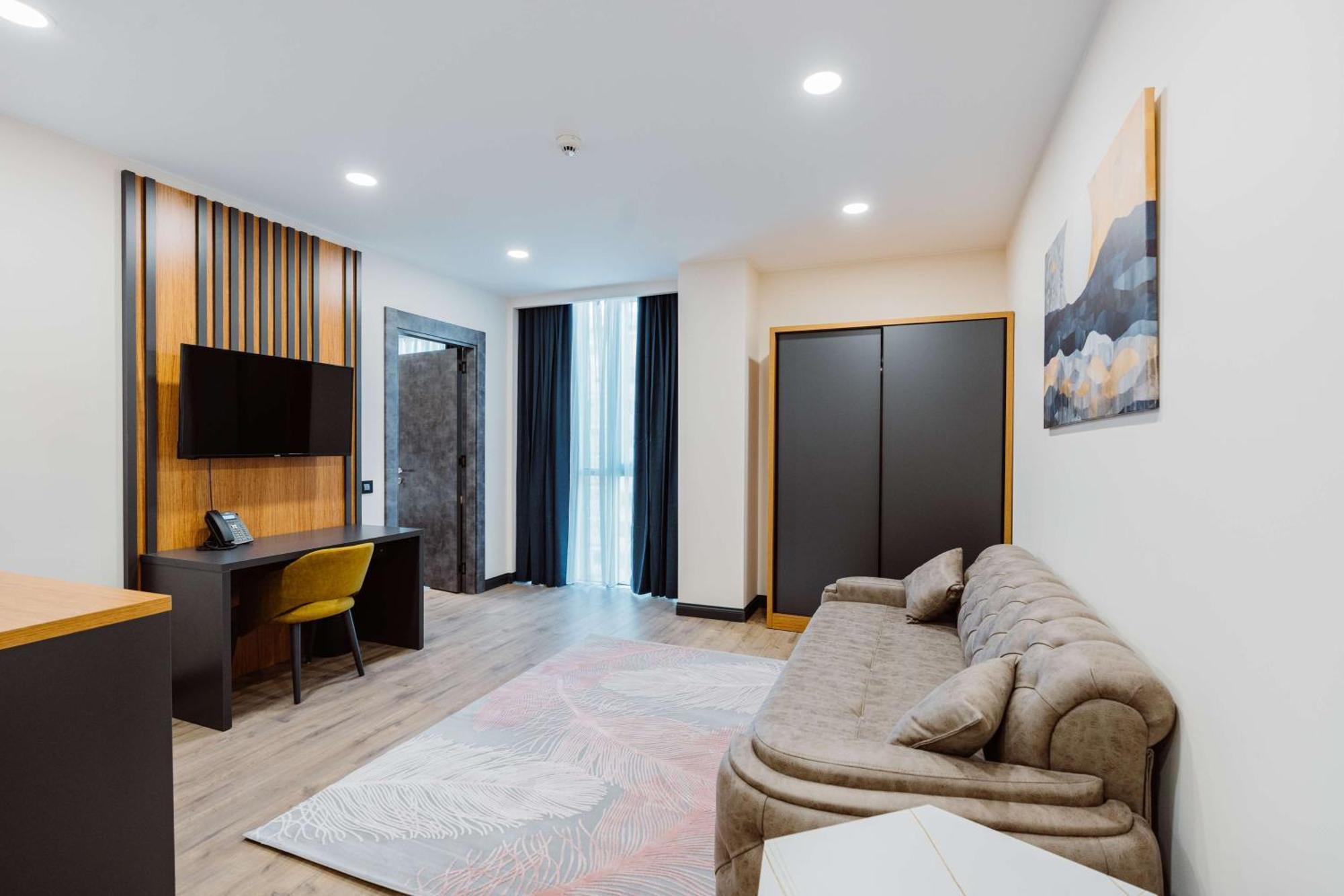 Best Western Plus Batumi Esterno foto