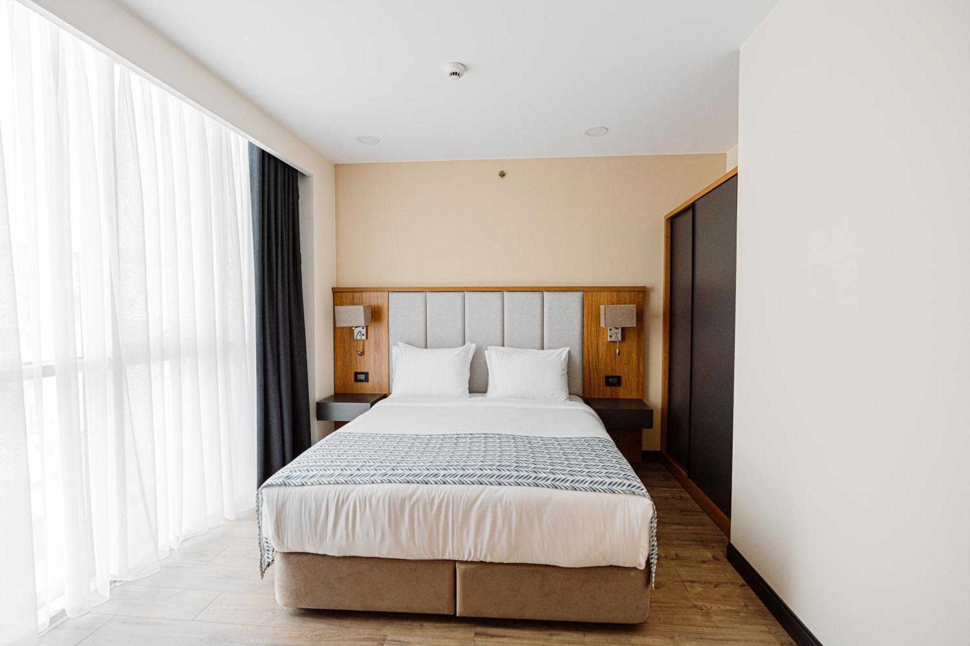 Best Western Plus Batumi Esterno foto